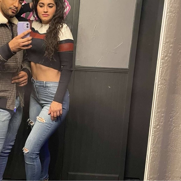 Stretchy crop sweater top - Picture 2 of 5